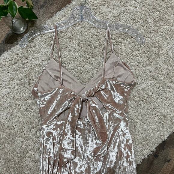 Urban Outfitters Size Small Pink Velvet Ruffle Cutout Sleeveless V Neck Romper - Picture 7 of 7